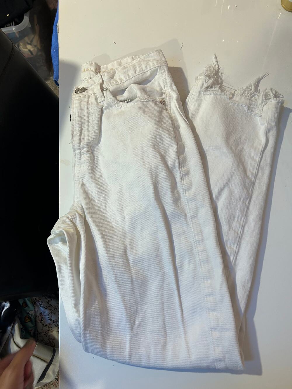 American Eagle White Jeans *Size 2 Short*